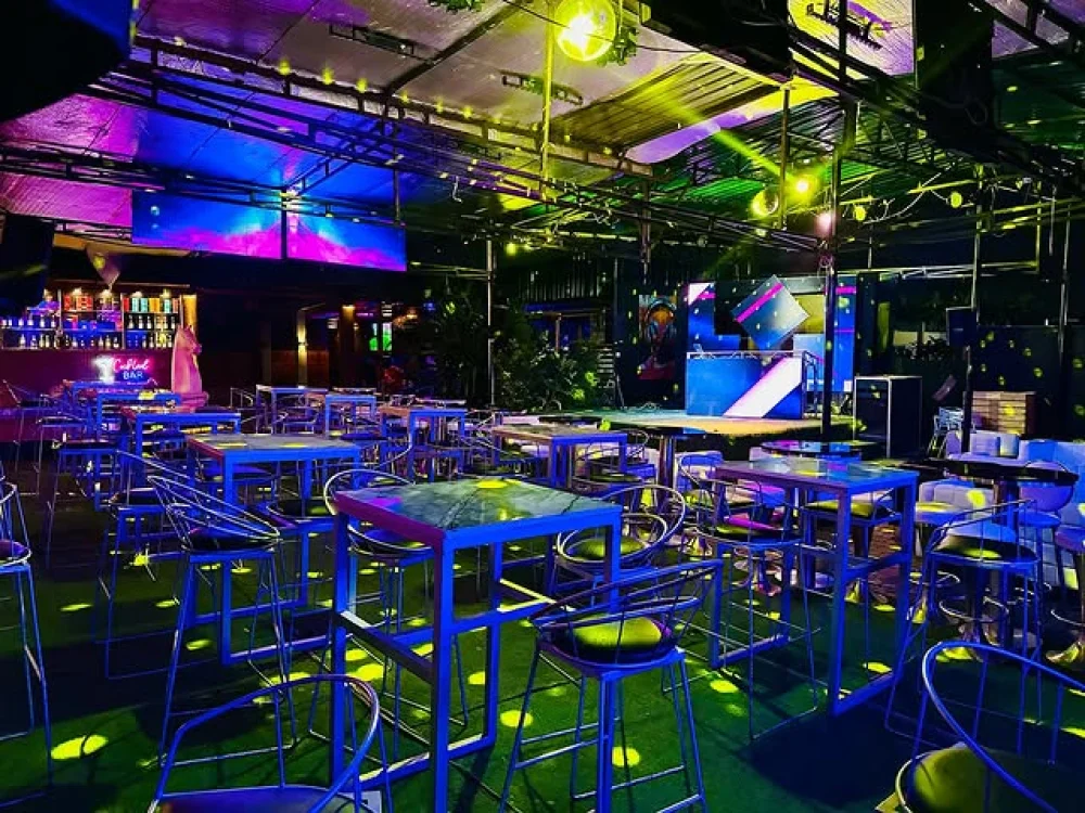 Hangout lounge & Restaurant